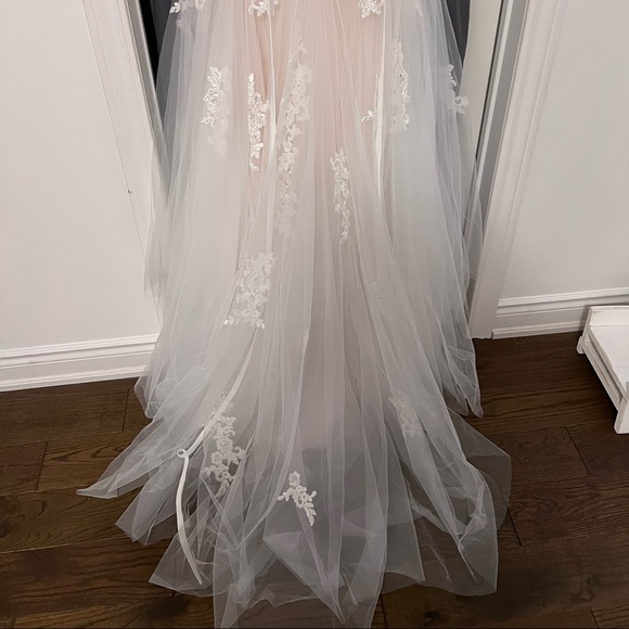 Wedding Dress - BRAND NEW - Picture 3 of 10